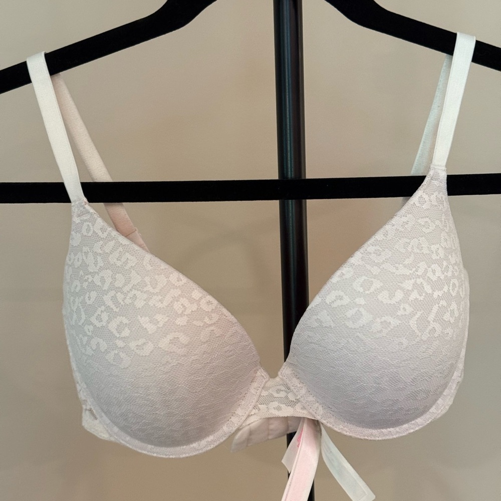 PINK Victoria's Secret Light Pink Lace Bra